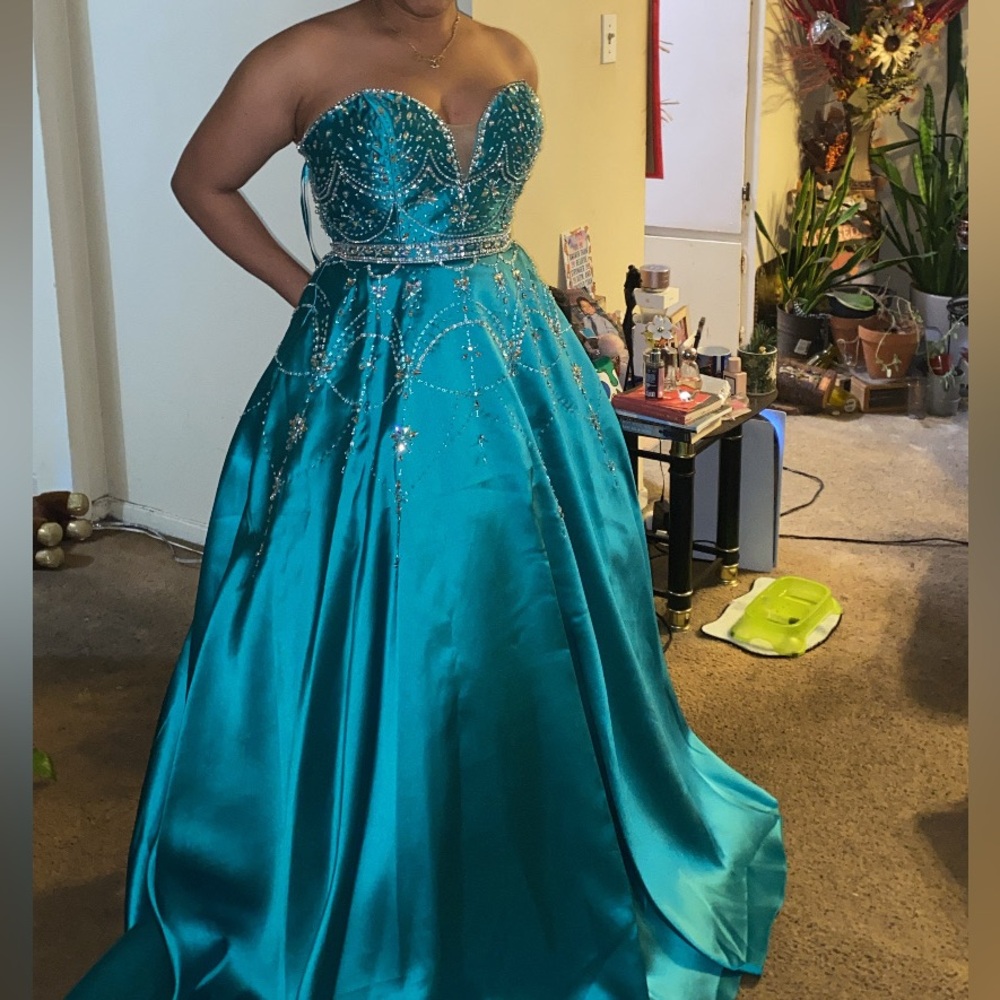 Elegant Teal Strapless Gown